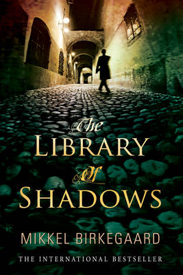 The Library of Shadows (Paperback)